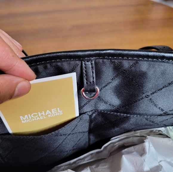 NWT $328.00 Michael Kors Jet Set Charm Hood Star Medium Carryall Tote Bag Black - Picture 8 of 11